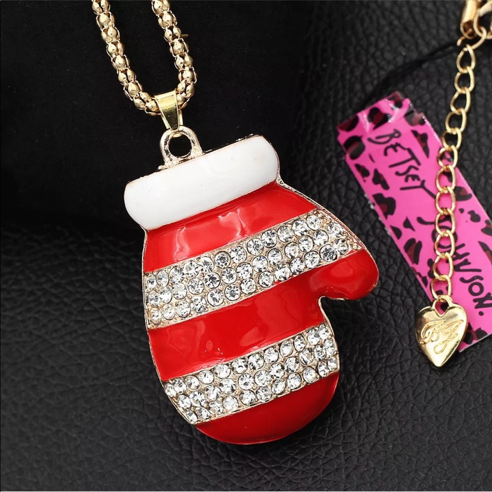 💋🍾Crystal Mitten Necklace.